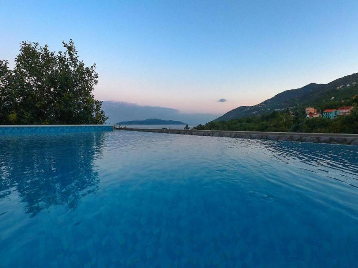 Vita,free Wifi,nearby Sea